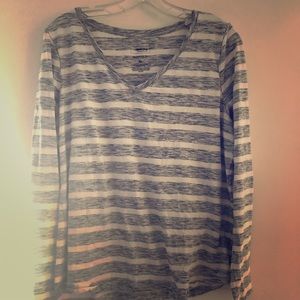 🥂sale! Sonoma long sleeve v-neck T-shirt.